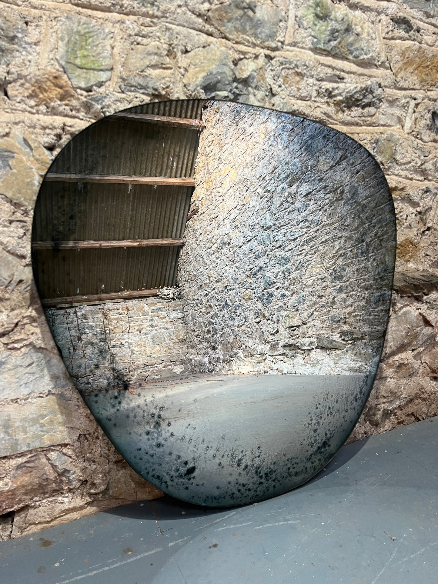 Heavy Edges Pebble - 765 x 770mm