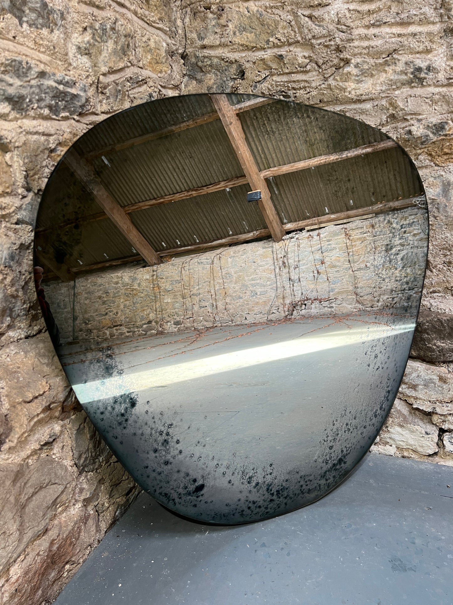 Heavy Edges Pebble - 765 x 770mm