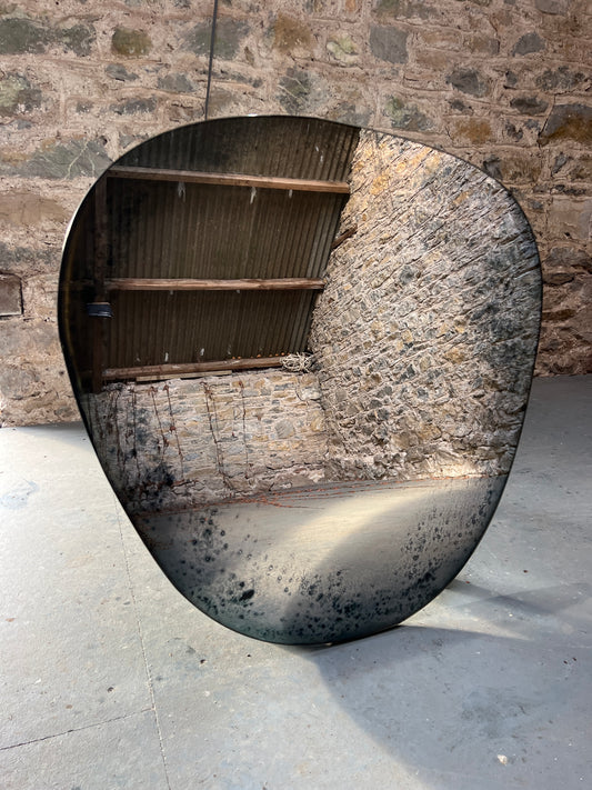 Heavy Edges Pebble - 765 x 770mm