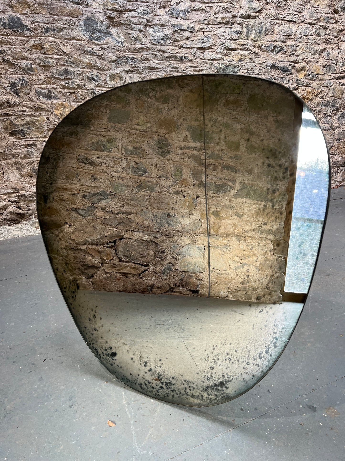 Heavy Edges Pebble - 765 x 770mm